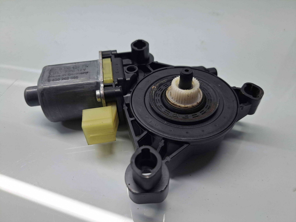 Motoras geam dreapta spate Audi A3 Sportback (8VA) Hatchback [Fabr 2012-2020] 850202086