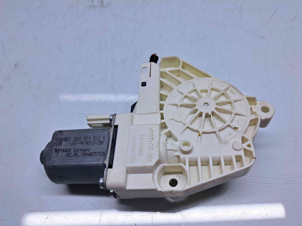 Motoras geam dreapta spate Audi A4 (8K5, B8) Avant [Fabr 2008-2015] 8K0959812A