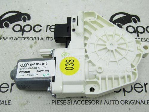 Motoras geam dreapta spate Audi A4 B8 cod 8K0959812