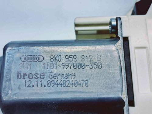 Motoras geam dreapta spate Audi A6 (4F2, C6) [Fabr 2004-2010] 8K0959812B