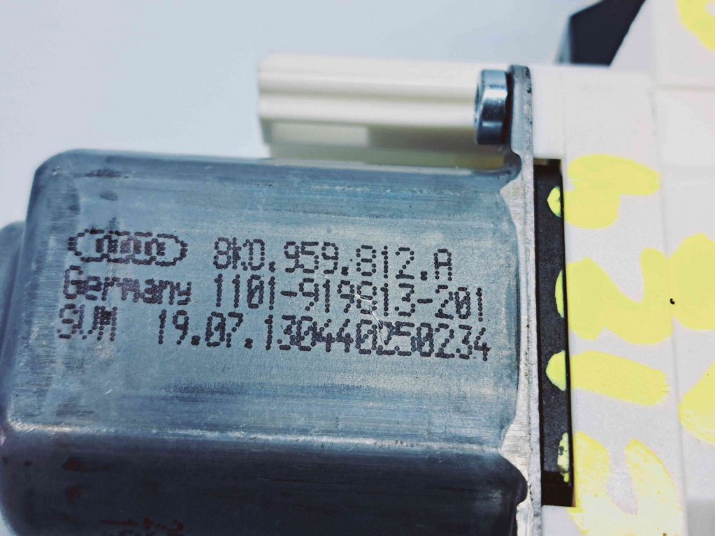 Motoras geam dreapta spate Audi A6 (4G2, C7) [Fabr 2012-2017] 8K0959812A