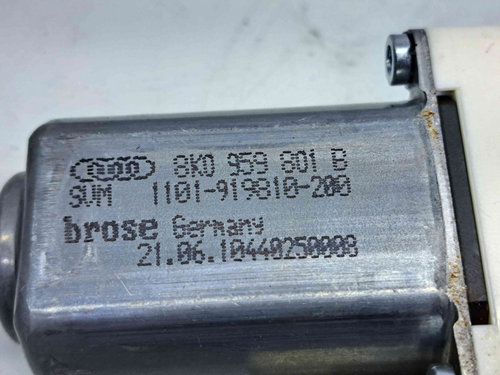 Motoras geam dreapta spate Audi A8 (4H) [Fabr 2010-2017] 8K0959801B