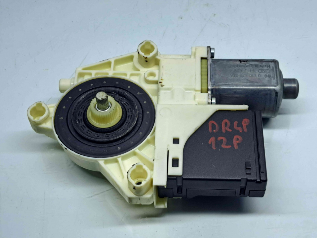 Motoras geam dreapta spate Renault Megane 3 Combi [Fabr 2008-2015] 827306548R / 0130822331