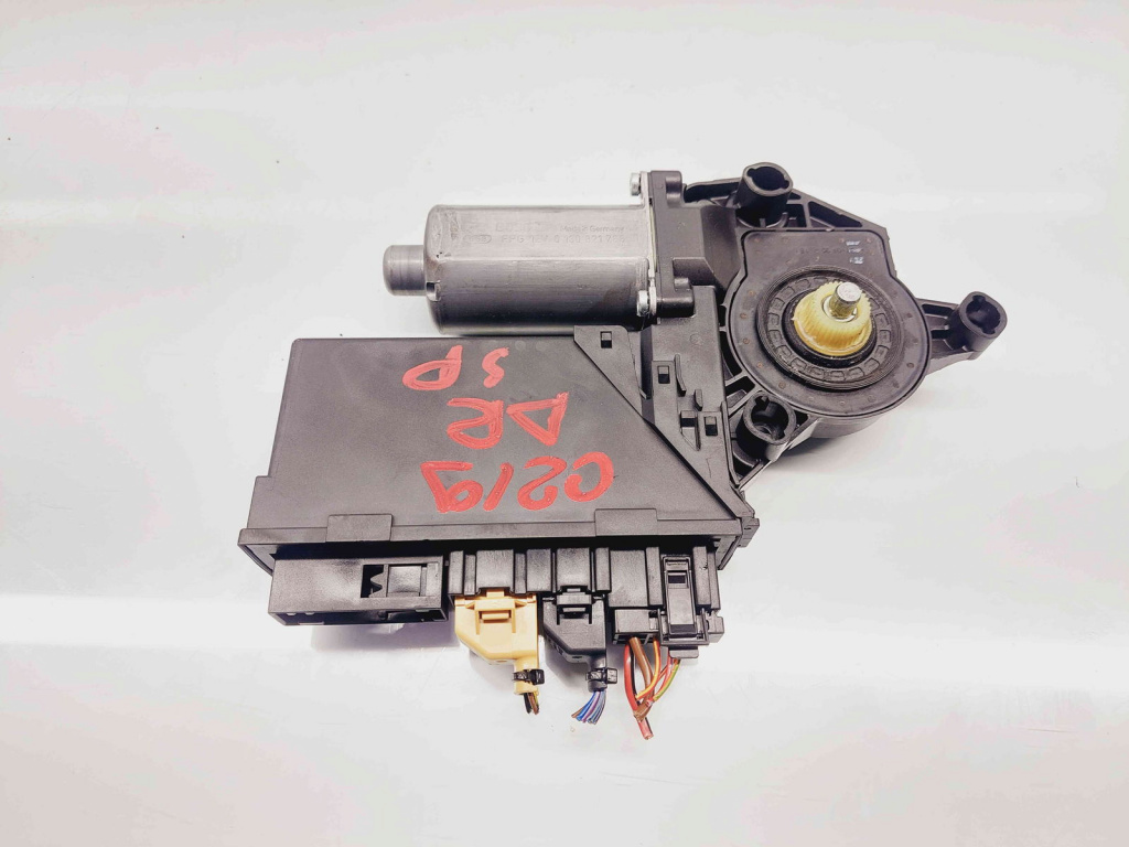 Motoras geam dreapta spate Seat Exeo (3R2) [Fabr 2008-2013] 8E0959802E