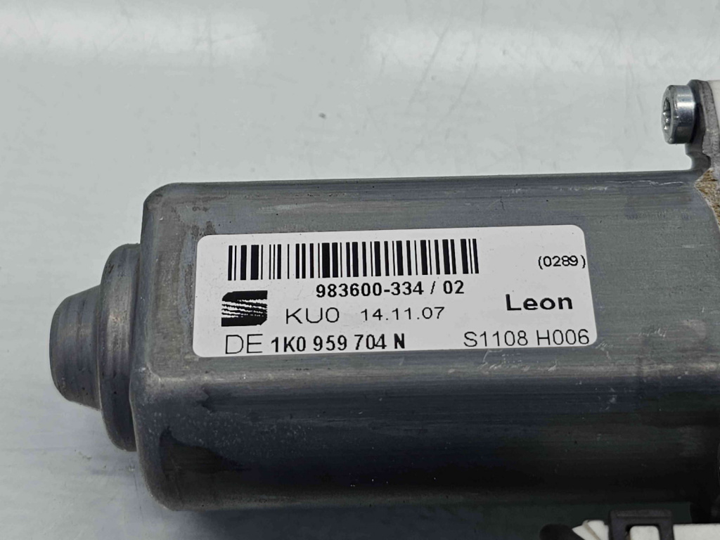Motoras geam dreapta spate Seat Leon (1P1) [Fabr 2005-2011] 1K0959704N