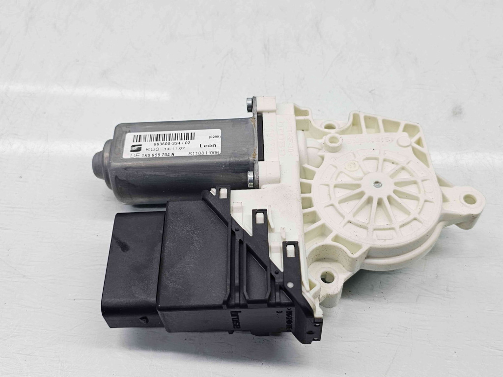 Motoras geam dreapta spate Seat Leon (1P1) [Fabr 2005-2011] 1K0959704N