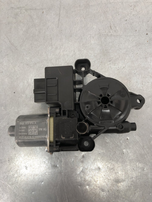 Motoras geam dreapta spate Skoda Octavia 3 Combi 1.6 TDI DSG 7 Automat, 105cp sedan 2014 (5Q0959812A...