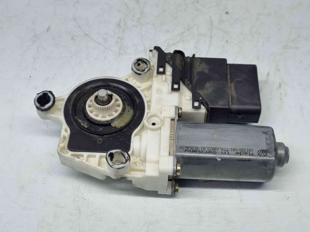 Motoras geam dreapta spate Volkswagen Golf 4 Variant (1J5) [Fabr 1999-2005] 1J4959812C