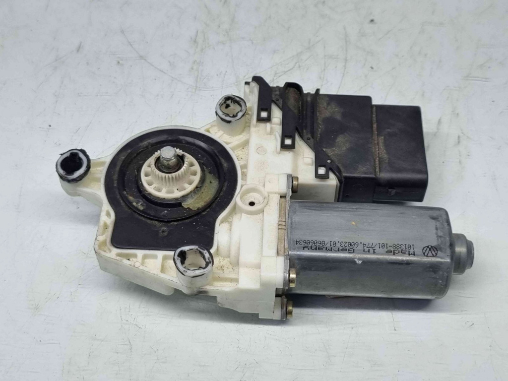 Motoras geam dreapta spate Volkswagen Golf 4 Variant (1J5) [Fabr 1999-2005] 1J4959812C