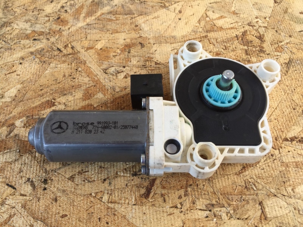 Motoras geam Mercedes E Class W211 stanga spate A2118202342
