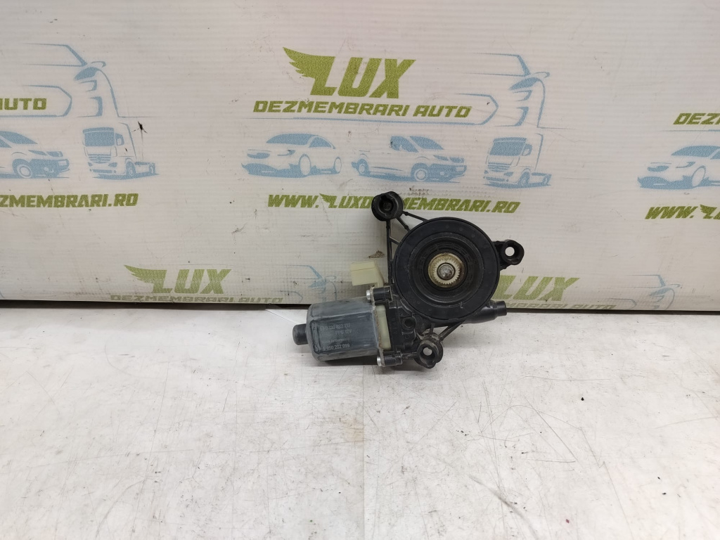 Motoras geam stanga fata 5Q0959801B Skoda Octavia 3 [2013 - 2017]