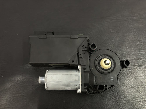 Motoras geam stanga fata Audi A4 B7, 2.0TDI , S-Line, BPW, 140cp sedan 2006 (0130821765)