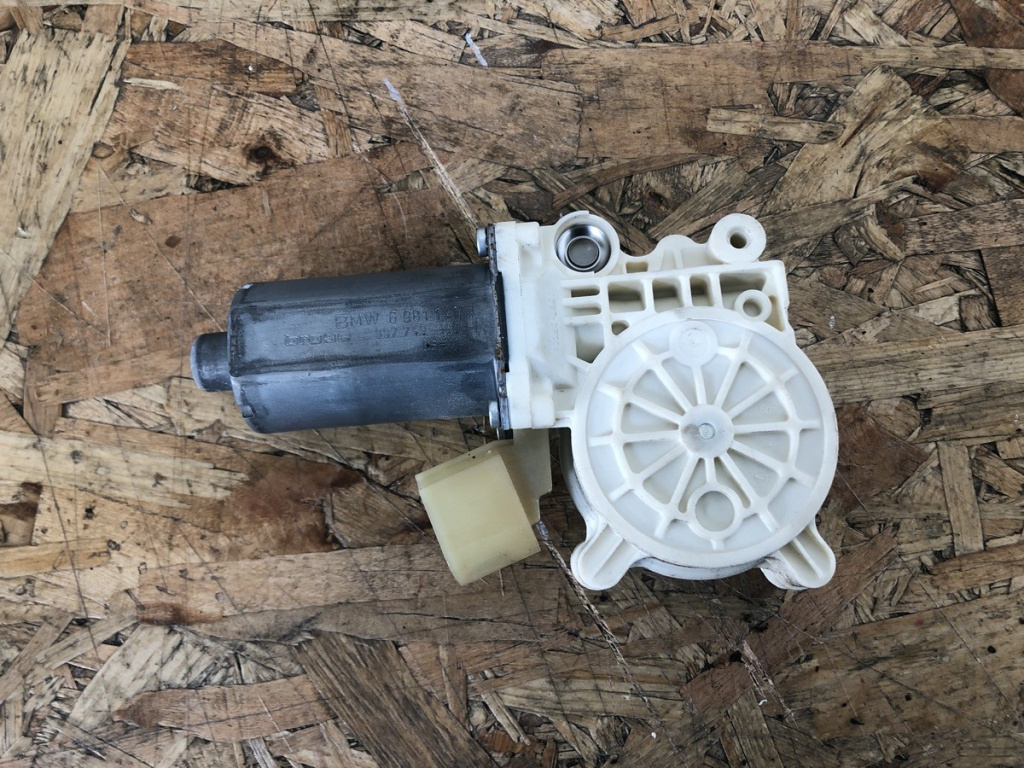Motoras geam stanga fata Bmw 525 d combi 2006 (6981141)
