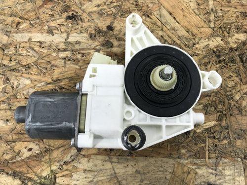 Motoras geam stanga fata E Class W212 250 CDI sedan 2009 (A2048200142)