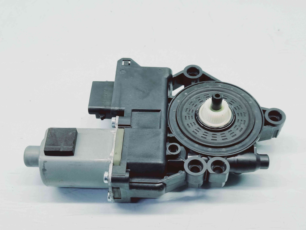 Motoras geam stanga fata Hyundai i40 Wagon [Fabr 2012-2019] 82450-3Z010