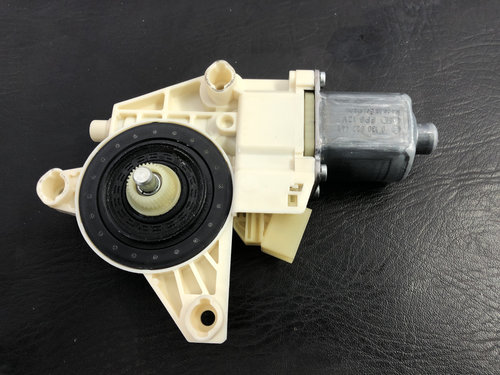 Motoras geam stanga fata MB C180 W204 Kompressor 5G-Tronic 156cp sedan 2010 (A2048200142)