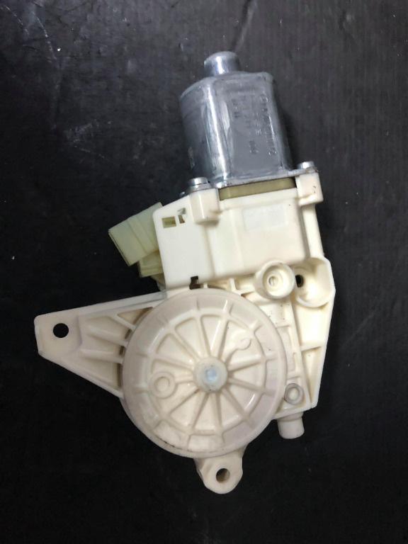 Motoras geam stanga fata mercedes c-class w204 a2048200142 0130822503