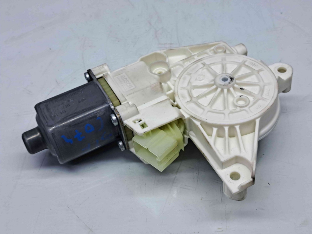 Motoras geam stanga fata Mercedes Clasa C (W204) [Fabr 2007-2014] A2048200142