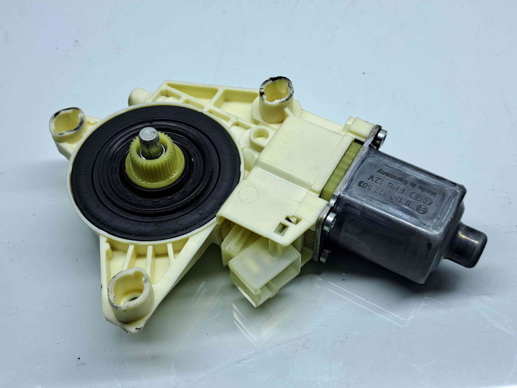 Motoras geam stanga fata Mercedes Clasa C (W204) [Fabr 2007-2014] A2048200142 / 0130823503
