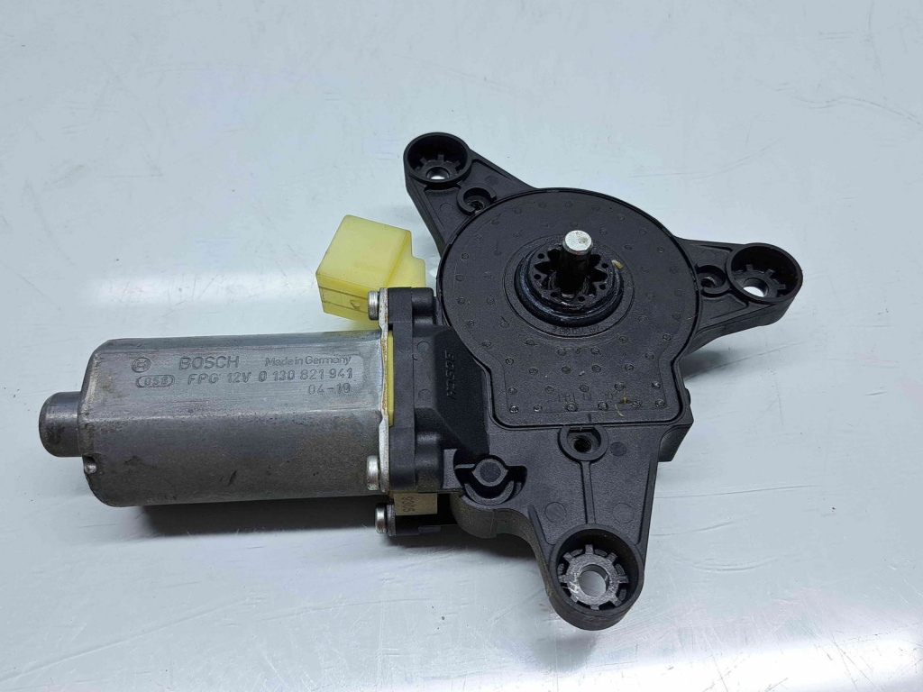 Motoras geam stanga fata Mercedes Vito Autobus (W639) [Fabr 2003-2014] 0130821941