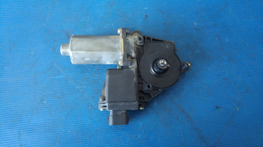 Motoras geam stanga fata opel astra g 0130821768