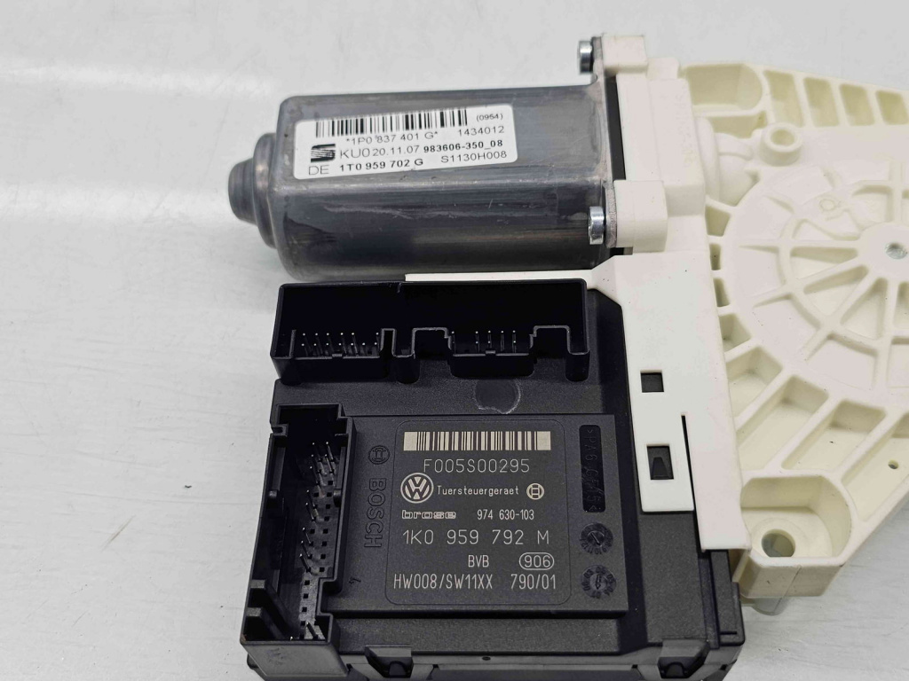 Motoras geam stanga fata Seat Leon (1P1) [Fabr 2005-2011] 1P0837401G 1K0959792M