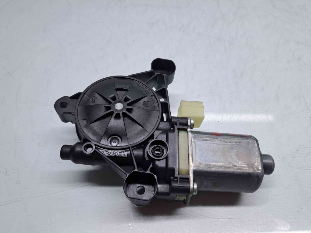 Motoras geam stanga fata Skoda Octavia 3 (5E3) Facelift [Fabr 2012-2020] 2Q0959801B