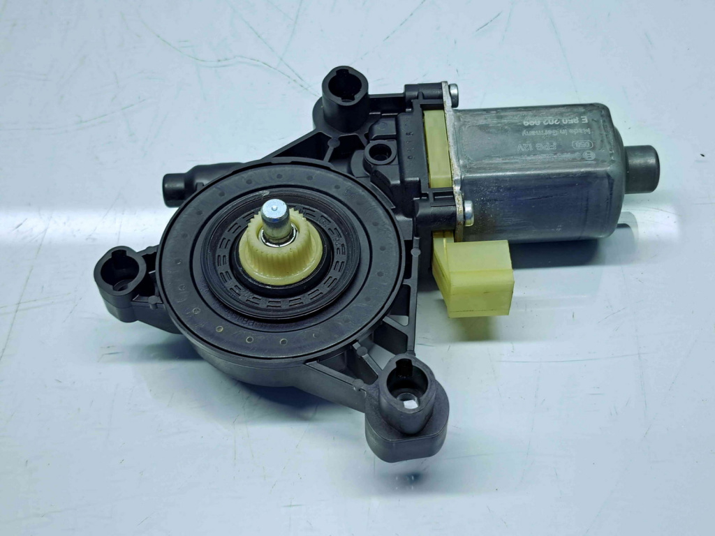 Motoras geam stanga fata Skoda Superb III Combi (3V5) [Fabr 2015-2024] 5Q0959801B