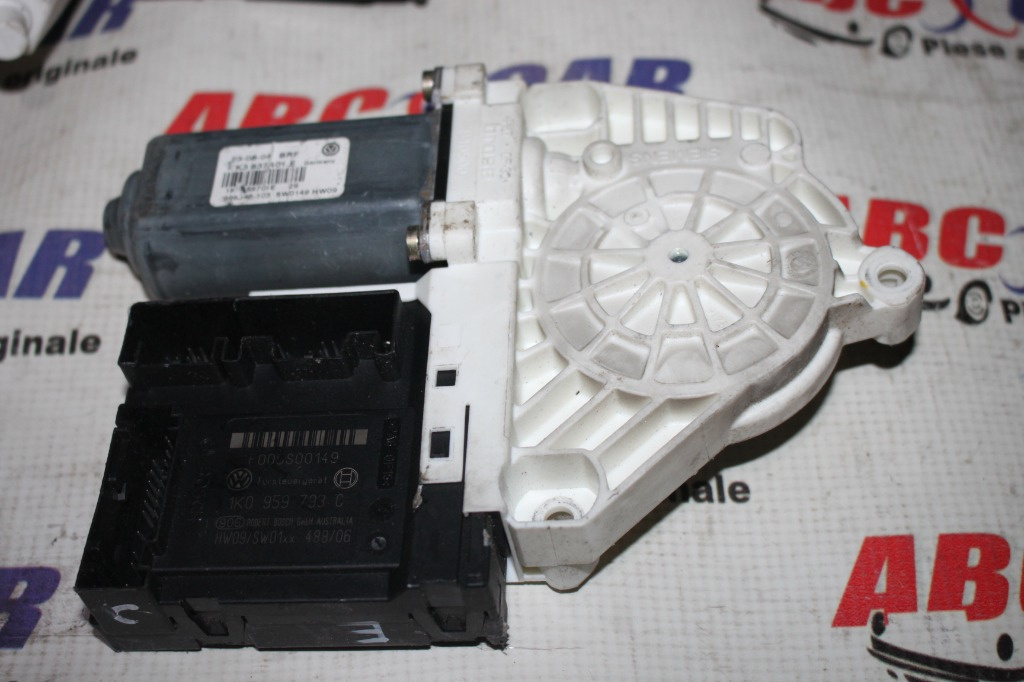 Motoras geam stanga fata VW Golf 5 2005-2009 1K0959701E, 1K0959793C, 1K0837401E