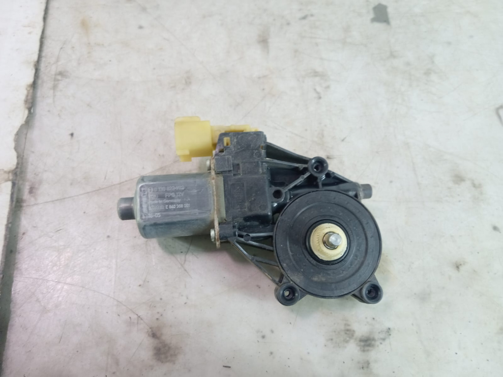 Motoras geam stanga spate 0130822782 Land Rover Range Rover Sport 2 [2013 - 2020] 3.0 tdv6