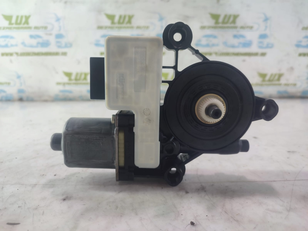 Motoras geam stanga spate 5Q0959811A Volkswagen VW Golf 7 [2012 - 2017]