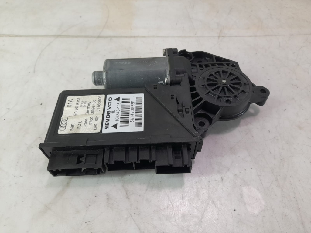 Motoras geam stanga spate 8E0959801E Audi A4 B7 [2004 - 2008] 2.0 TDI BLB