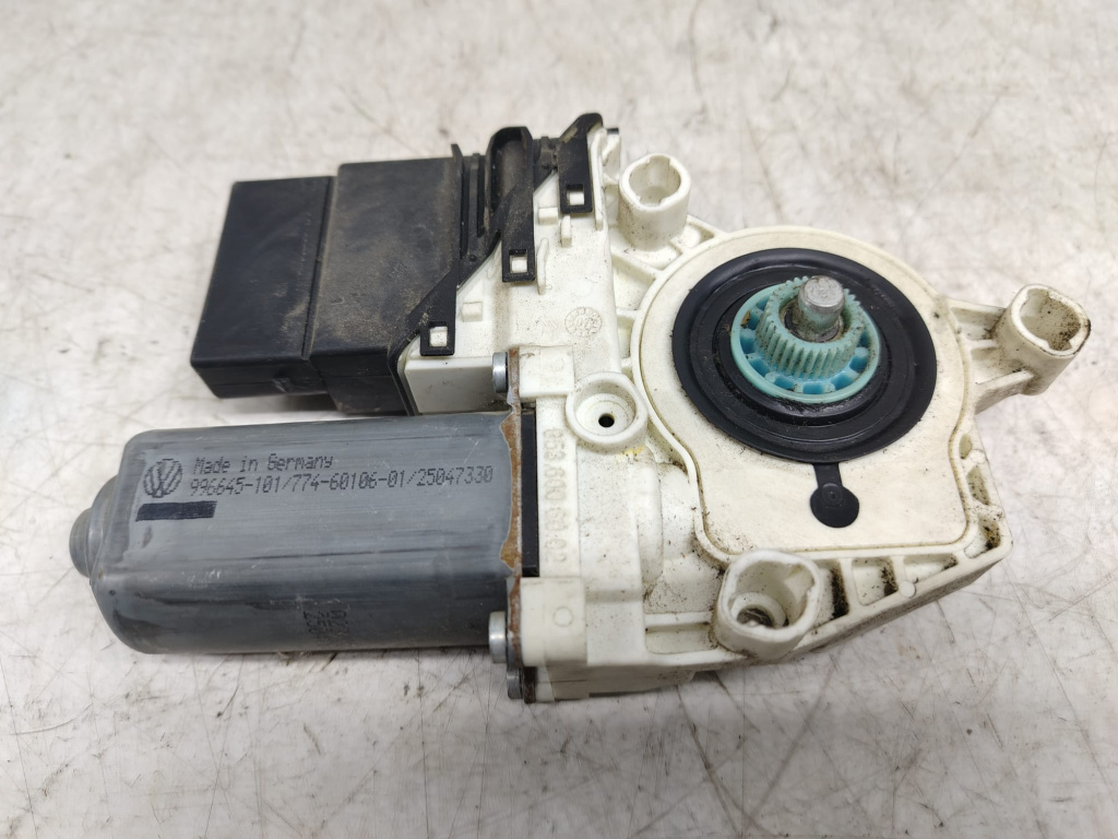 Motoras geam stanga spate 996645101 Volkswagen VW Touran [facelift] [2006 - 2010]