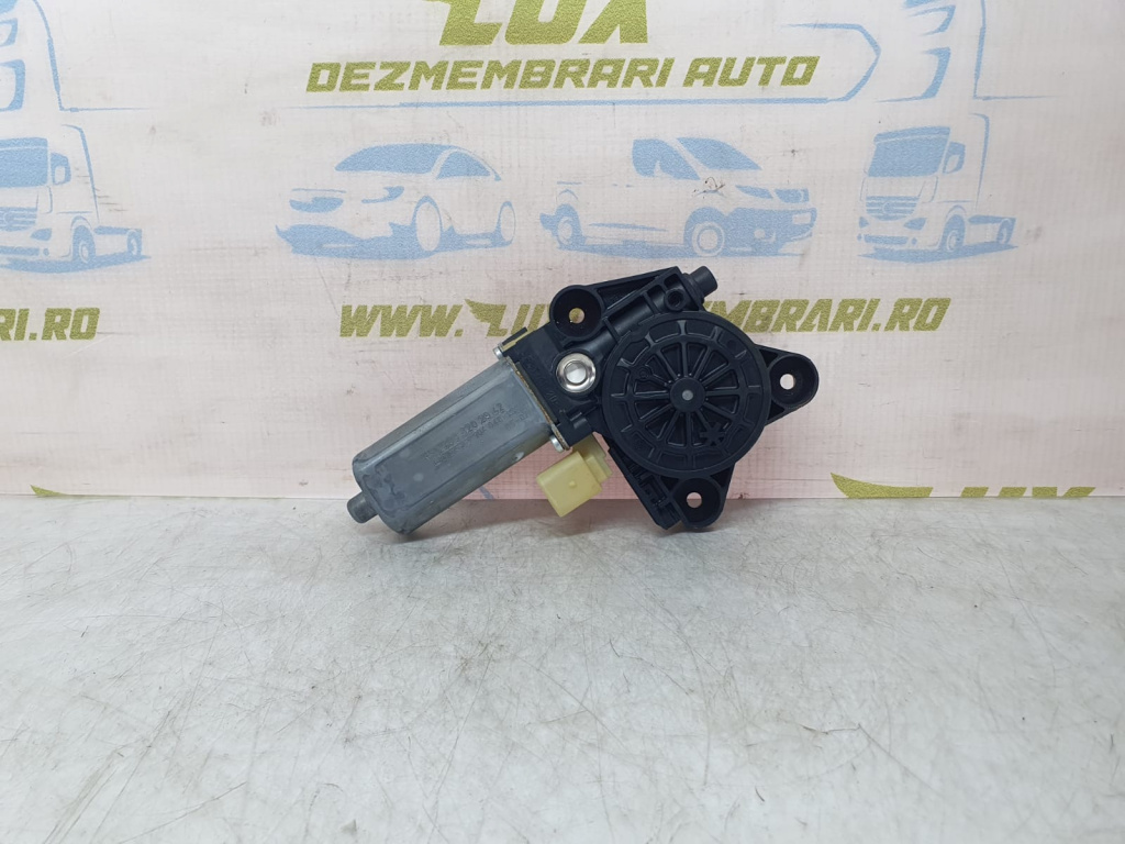 Motoras geam stanga spate A2038202942 Mercedes-Benz C-Class W203 [2000 - 2004]