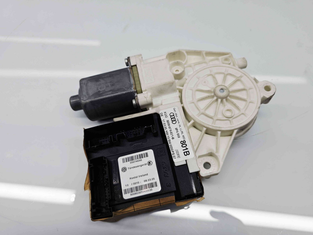 Motoras geam stanga spate Audi A3 Sportback (8PA) [Fabr 2004-2013] 8P4959801B