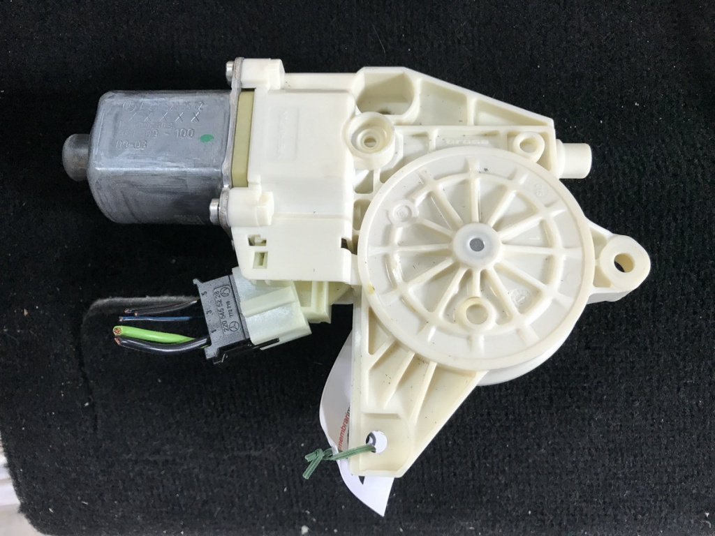 Motoras geam stanga spate E Class W212 250 CDI sedan 2009 (A2048200542)