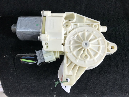 Motoras geam stanga spate E Class W212 250 CDI sedan 2009 (A2048200542)