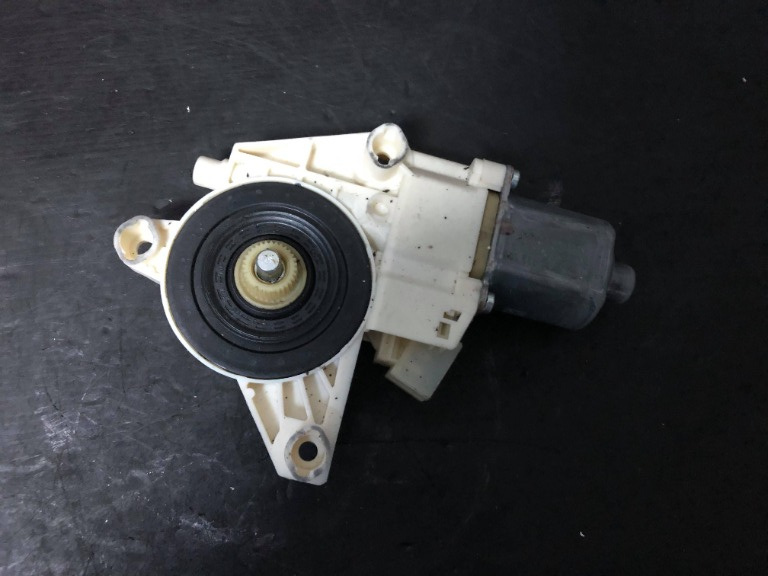 Motoras geam stanga spate mercedes c-class w204 0130822505 a2048200542