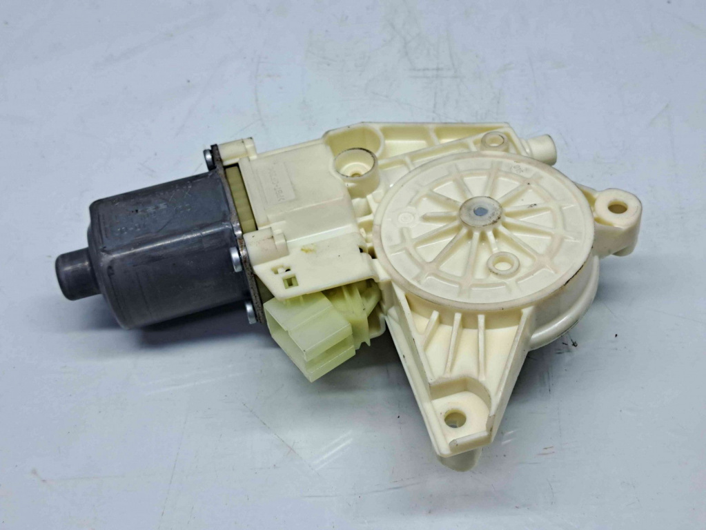 Motoras geam stanga spate Mercedes Clasa C (W204) [Fabr 2007-2014] A2048200542