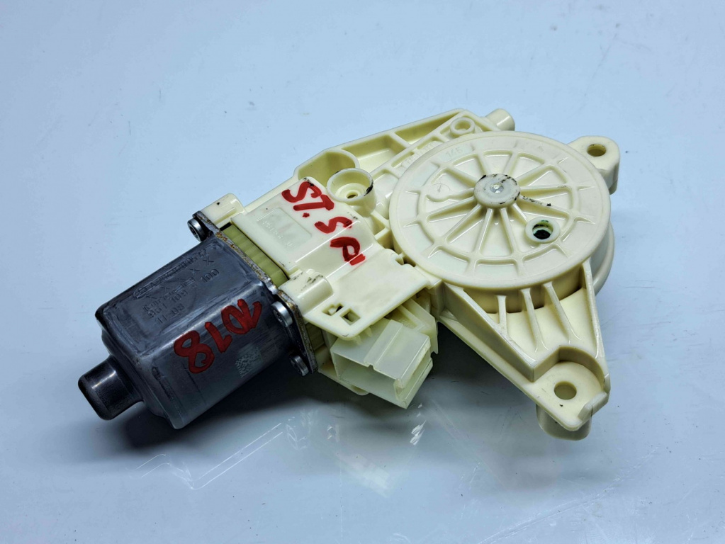 Motoras geam stanga spate Mercedes Clasa C (W204) [Fabr 2007-2014] A2048200542 / 0130822505