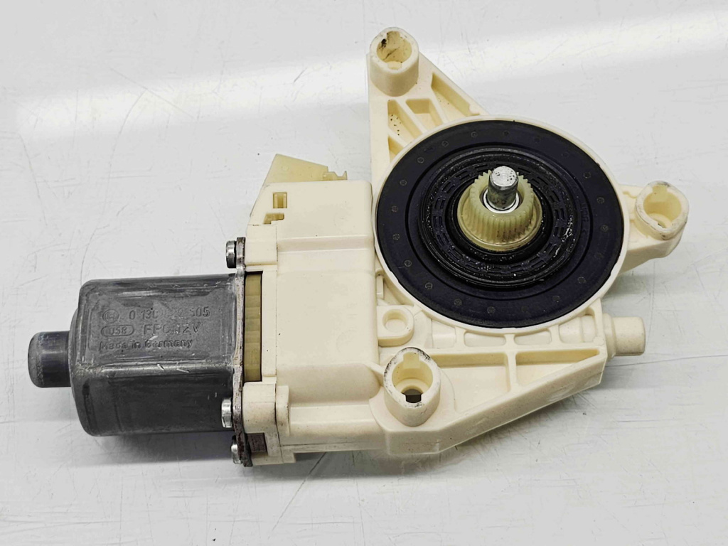 Motoras geam stanga spate Mercedes Clasa E (W212) AMG [Fabr 2009-2016] A2048200542