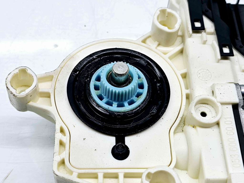 Motoras geam stanga spate Seat Leon (1P1) [Fabr 2005-2011] 1K0959703N