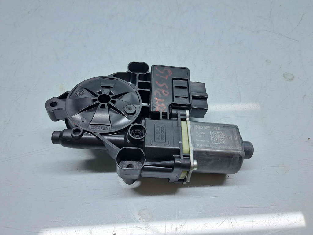 Motoras geam stanga spate Skoda Octavia 3 (5E3) Facelift [Fabr 2012-2020] 5Q0959811E