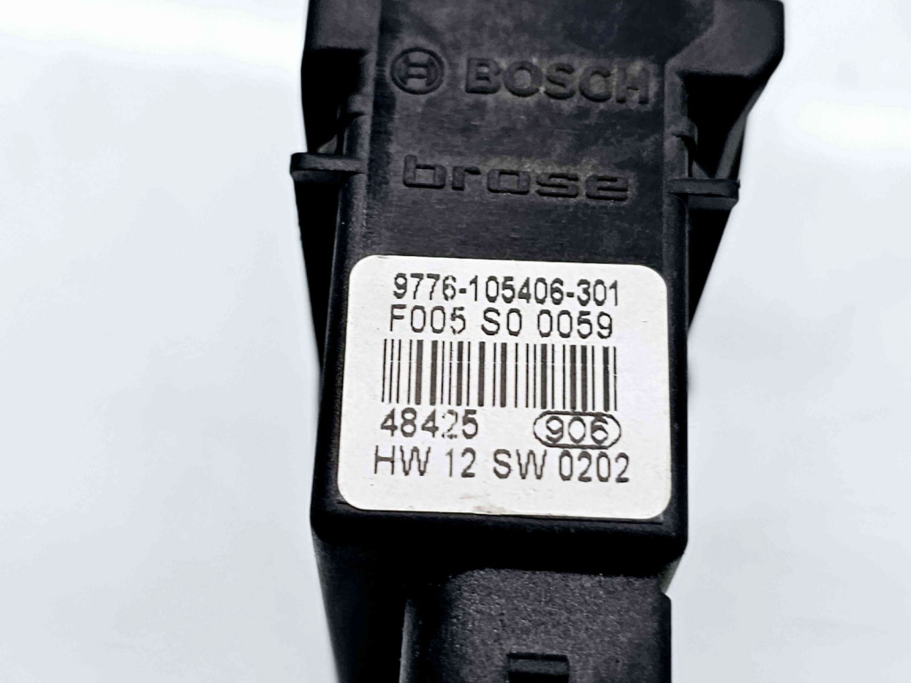 Motoras geam stanga spate Volkswagen Golf 4 Variant (1J5) [Fabr 1999-2005] 1C0959811A