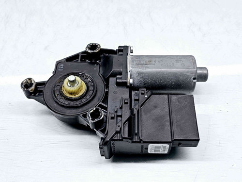 Motoras geam stanga spate Volkswagen Golf 5 Plus (5M1) [Fabr 2005-2008] 5M0839401B
