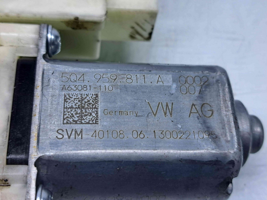 Motoras geam stanga spate Volkswagen Golf 7 (5G) [Fabr 2014-prezent] 5Q4959811A