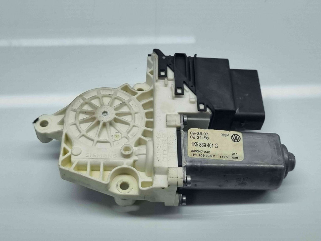 Motoras geam stanga spate Volkswagen Jetta 3 (1K2) [Fabr 2005-2010] 1K5839401G