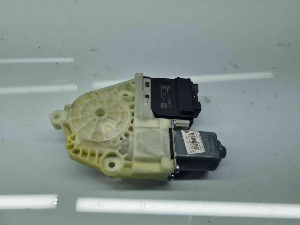 Motoras geam stanga spate Volkswagen Passat B7 (362) [Fabr 2010-2014]