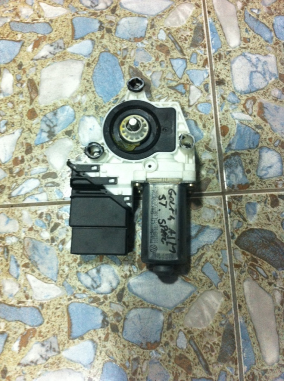 Motoras geam stanga spate Volkswagen VW Golf 4 [1997 - 2006] Hatchback 5-usi 1.9 TDI MT (116 hp) (1J1)