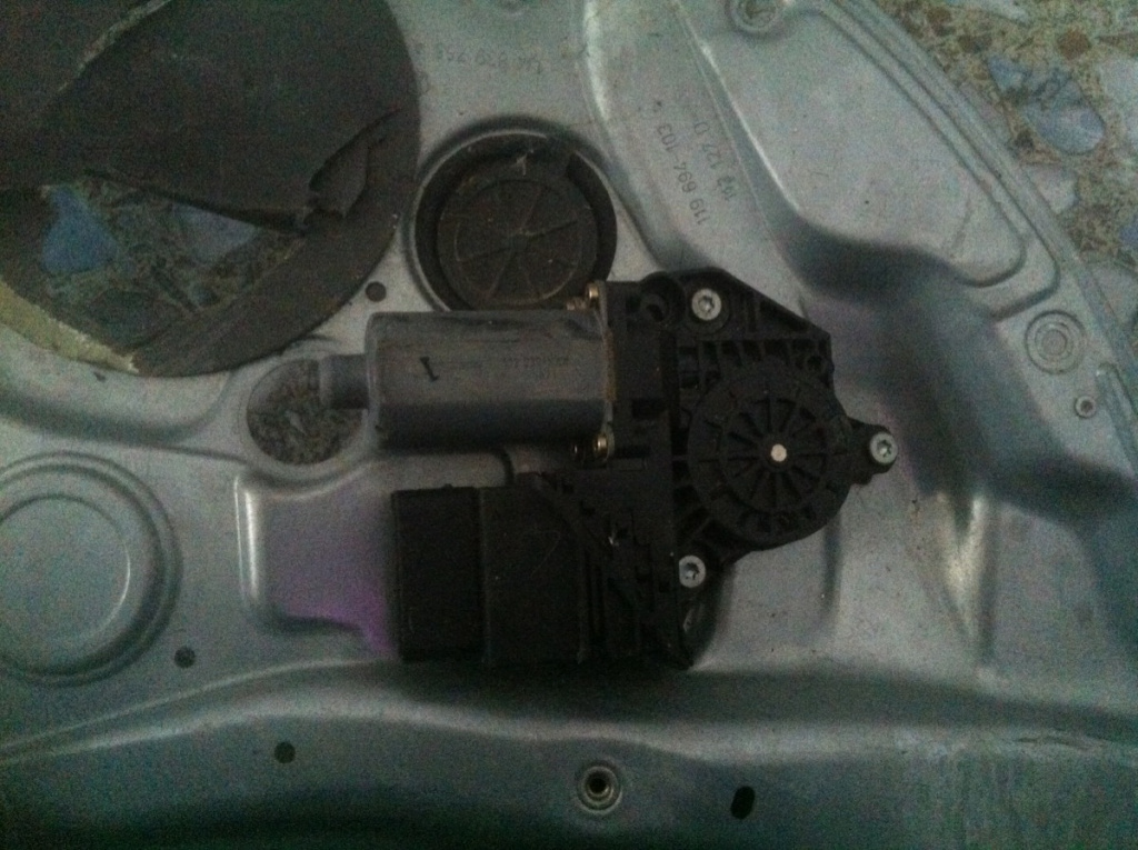 Motoras geam stanga spate Volkswagen VW Passat B5.5 [facelift] [2000 - 2005] Sedan 2.0 MT (115 hp) (3B3)